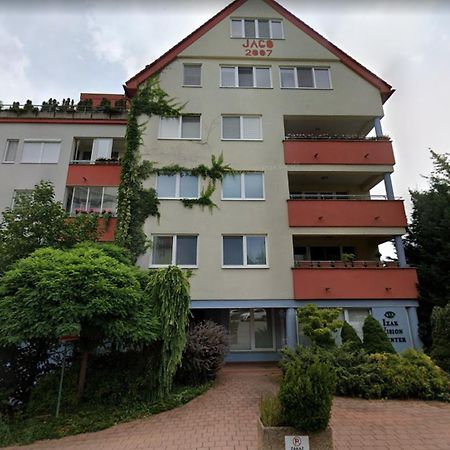 Alure Residences 2 & 24H Self Check-In, Parking In The Garage In The Apartment Building Included, New Building, Terrace, Green Location With A Forest Park With A Lake, Children'S Playground Banská Bystrica Eksteriør billede