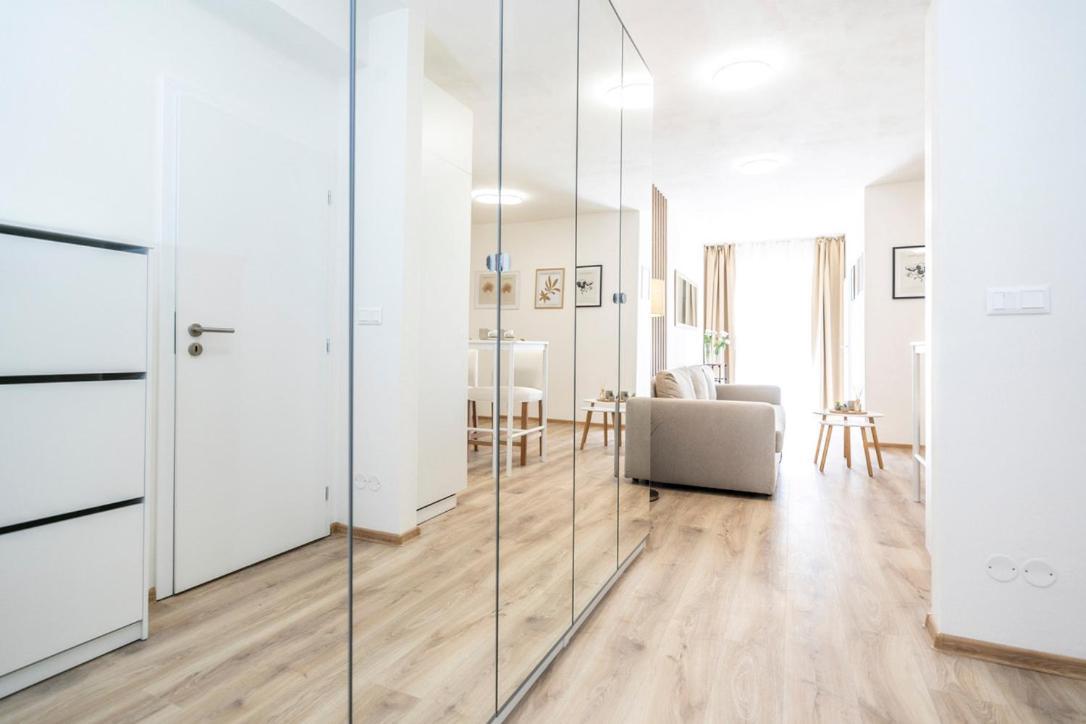 Alure Residences 2 & 24H Self Check-In, Parking In The Garage In The Apartment Building Included, New Building, Terrace, Green Location With A Forest Park With A Lake, Children'S Playground Banská Bystrica Eksteriør billede