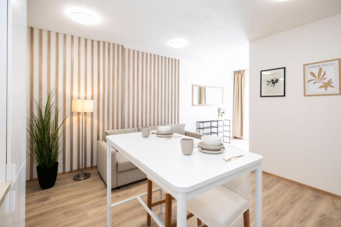 Alure Residences 2 & 24H Self Check-In, Parking In The Garage In The Apartment Building Included, New Building, Terrace, Green Location With A Forest Park With A Lake, Children'S Playground Banská Bystrica Eksteriør billede