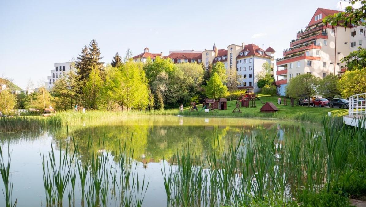 Alure Residences 2 & 24H Self Check-In, Parking In The Garage In The Apartment Building Included, New Building, Terrace, Green Location With A Forest Park With A Lake, Children'S Playground Banská Bystrica Eksteriør billede